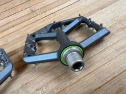 Spank Oozy Trail Reboot Pedale / Plattformpedale Gun Metal -Reverse Verkäufe IMG 0798