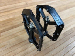 Spank Oozy Trail Reboot Pedale / Plattformpedale Black -Reverse Verkäufe IMG 0804