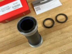 SRAM DUB Pressfit 89/92mm Stahl MTB Innenlager -Reverse Verkäufe IMG 0910 fc69d5ab a824 4ff4 bdea edb7e04bcf84