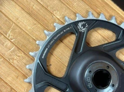 SRAM XO1 Carbon Eagle DUB Kurbel 170mm DUB 32T SB+ Rot 13 SRAM XO1 Carbon Eagle DUB Kurbel 170mm DUB 32T SB+ Rot -Reverse Verkäufe IMG 0920 f1e6b829 604c 436b bec8 3850315f9917