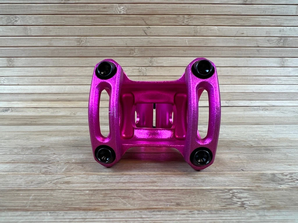 Spank Split Stem / Vorbau Pink 31,8mm / 33mm 6 Spank Split Stem / Vorbau Pink 31,8mm / 33mm – Bild 4