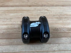 Spank Spike Director 2 Direct Mount Stem / Vorbau Schwarz 31,8mm 13 Spank Spike Director 2 Direct Mount Stem / Vorbau Schwarz 31,8mm -Reverse Verkäufe IMG 1049