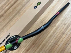 Spank Oozy 780 Vibrocore Lenker Black/red 15mm -Reverse Verkäufe IMG 1110