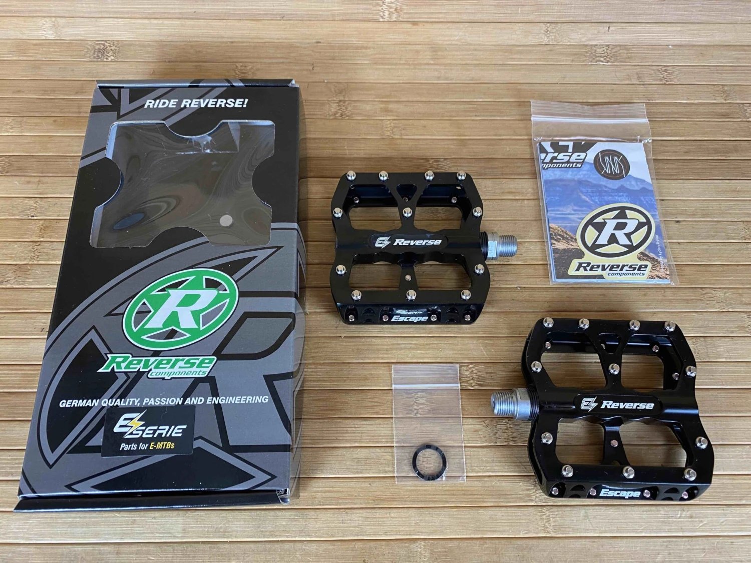 Reverse Components E-Escape Plattformpedale / Pedale Schwarz 3 Reverse Components E-Escape Plattformpedale / Pedale Schwarz