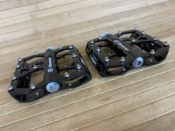 Reverse Components E-Escape Plattformpedale / Pedale Schwarz 11 Reverse Components E-Escape Plattformpedale / Pedale Schwarz -Reverse Verkäufe IMG 1147