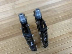 Reverse Components E-Escape Plattformpedale / Pedale Schwarz 13 Reverse Components E-Escape Plattformpedale / Pedale Schwarz -Reverse Verkäufe IMG 1149