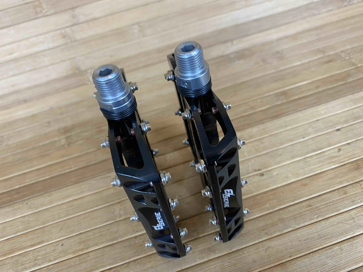 Reverse Components E-Escape Plattformpedale / Pedale Schwarz 8 Reverse Components E-Escape Plattformpedale / Pedale Schwarz – Bild 6