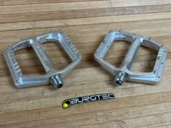Burgtec MK5 Penthouse Flat Pedals / Pedale Silver Steel Axle 11 Burgtec MK5 Penthouse Flat Pedals / Pedale Silver Steel Axle -Reverse Verkäufe IMG 1221