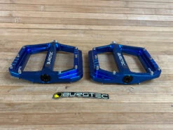 Burgtec MK5 Penthouse Flat Pedals / Pedale Deep Blue Steel Axle -Reverse Verkäufe IMG 1228