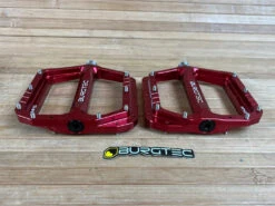 Burgtec MK5 Penthouse Flat Pedals / Pedale Red Steel Axle -Reverse Verkäufe IMG 1234 4f1902a6 e877 4111 9389 4f48c777106d