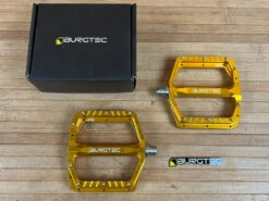 Burgtec MK5 Penthouse Flat Pedals / Pedale Gold Steel Axle