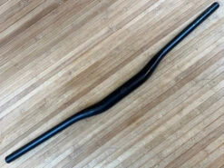 Reverse Base Lenker 790mm Ø35mm / 18mm Erhöhung Stealth