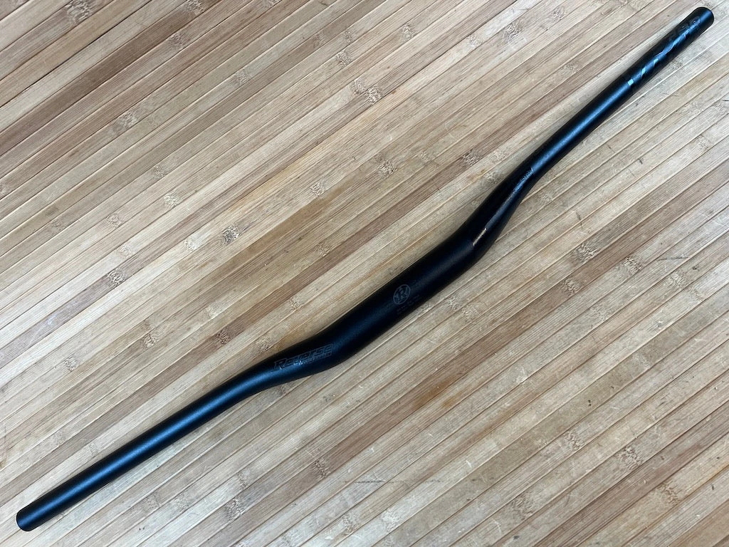 Reverse Base Lenker 790mm Ø35mm / 18mm Erhöhung Stealth 3 Reverse Base Lenker 790mm Ø35mm / 18mm Erhöhung Stealth