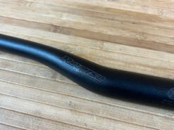 Reverse Base Lenker 790mm Ø35mm / 18mm Erhöhung Stealth 12 Reverse Base Lenker 790mm Ø35mm / 18mm Erhöhung Stealth -Reverse Verkäufe IMG 1246