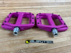 Burgtec MK4 Composite Flat Pedals / Pedale Purple -Reverse Verkäufe IMG 1247 024bea05 0a88 463a 9f64 583cf3cf9d38