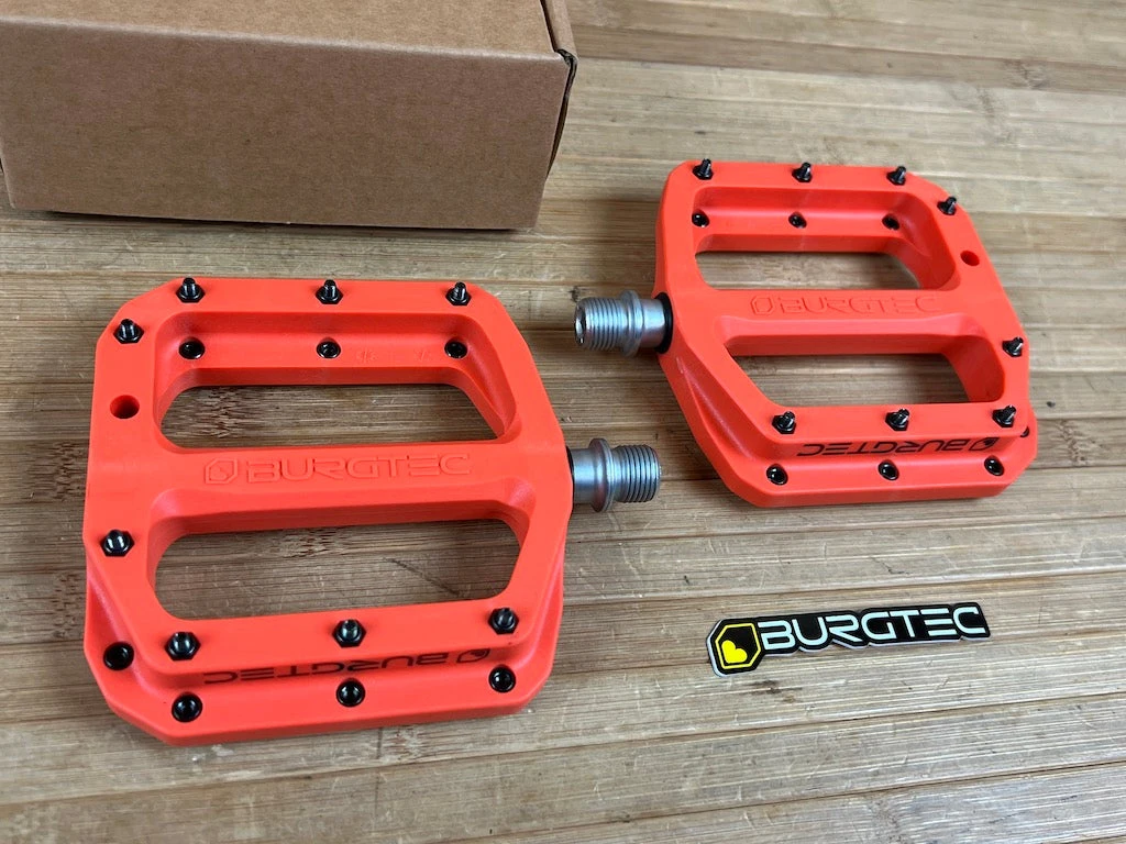Burgtec MK4 Composite Flat Pedals / Pedale Orange 4 Burgtec MK4 Composite Flat Pedals / Pedale Orange – Bild 2