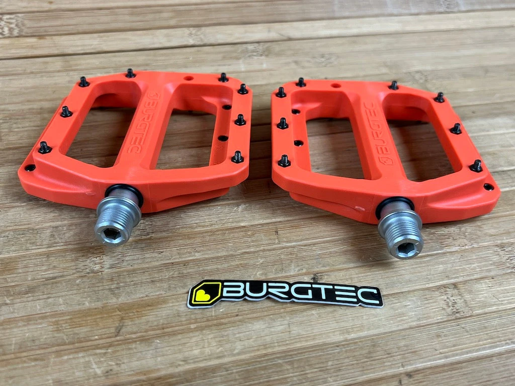 Burgtec MK4 Composite Flat Pedals / Pedale Orange 5 Burgtec MK4 Composite Flat Pedals / Pedale Orange – Bild 3