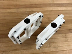 Burgtec MK4 Composite Flat Pedals / Pedale White -Reverse Verkäufe IMG 1256