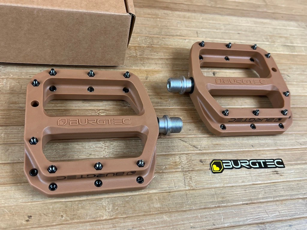 Burgtec MK4 Composite Flat Pedals / Pedale Kash Bronze 4 Burgtec MK4 Composite Flat Pedals / Pedale Kash Bronze – Bild 2