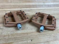 Burgtec MK4 Composite Flat Pedals / Pedale Kash Bronze 9 Burgtec MK4 Composite Flat Pedals / Pedale Kash Bronze -Reverse Verkäufe IMG 1262