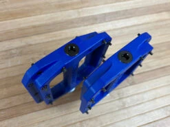 Burgtec MK4 Composite Flat Pedals / Pedale Deep Blue -Reverse Verkäufe IMG 1276