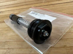 FOX 2021 40 Grip2 VVC TPP Damper Topcap Assy -Reverse Verkäufe IMG 1330