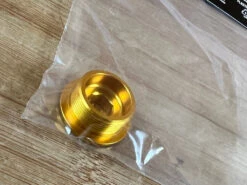 Burgtec Shimano Crank Bolt / Schraube Gold -Reverse Verkäufe IMG 1344 ac264a6b 4d2a 47a4 9ef3 a82aa07f0a10