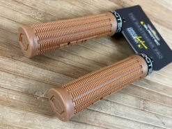 Burgtec The Bartender Pro Lock On Griffe Gum / Brown Greg Minnaar -Reverse Verkäufe IMG 1417 f2ad4760 9cc0 4f92 a40d caf77995b504