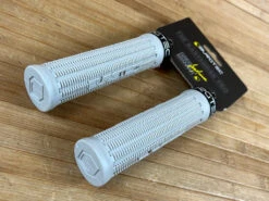 Burgtec The Bartender Pro Lock On Griffe Grey Greg Minnaar 8 Burgtec The Bartender Pro Lock On Griffe Grey Greg Minnaar -Reverse Verkäufe IMG 1429 ab7ff370 9aed 48b7 8804 fb7353b38078