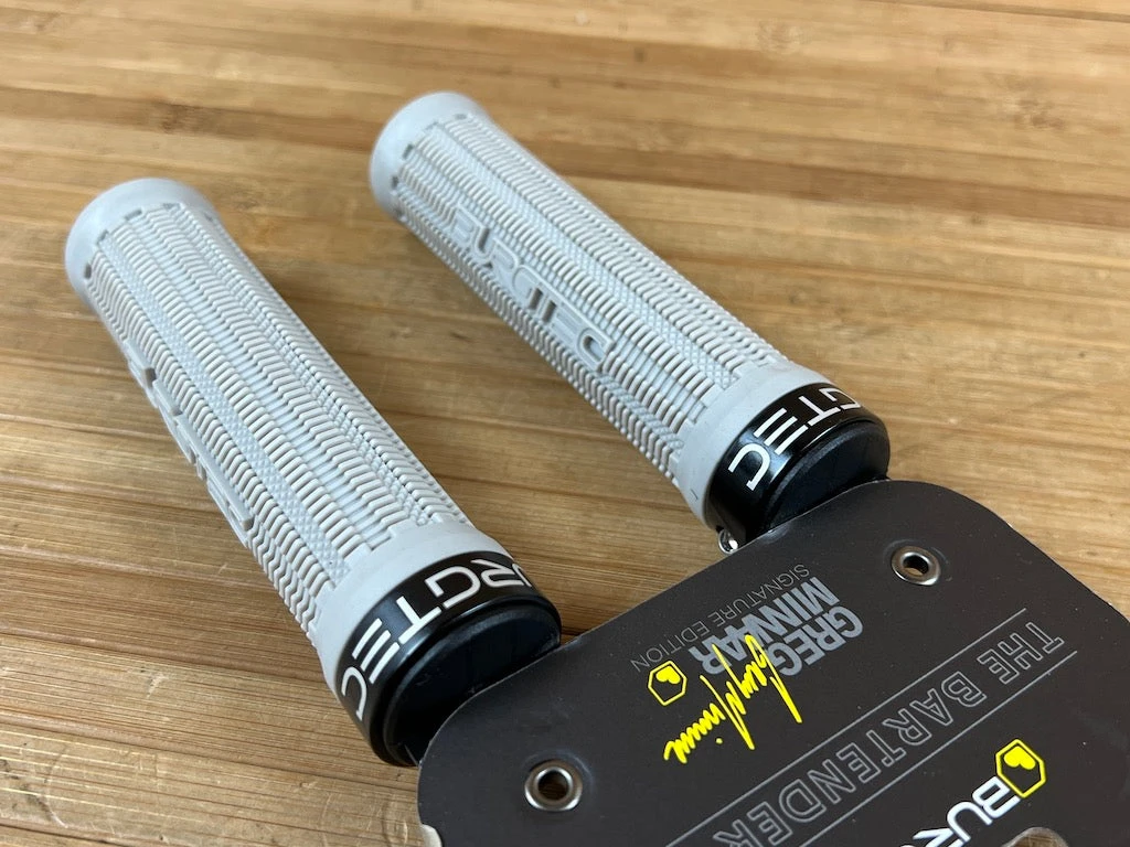 Burgtec The Bartender Pro Lock On Griffe Grey Greg Minnaar 4 Burgtec The Bartender Pro Lock On Griffe Grey Greg Minnaar – Bild 2