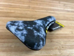 Burgtec The Cloud Boost Cromo Sattel Acid Wash -Reverse Verkäufe IMG 1438 2efbedd5 fe48 47da 9cde d10c0aab9cbf