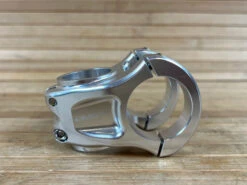 Burgtec MK3 Enduro Stem Vorbau Rhodium Silver 35mm / 35mm 14 Burgtec MK3 Enduro Stem Vorbau Rhodium Silver 35mm / 35mm -Reverse Verkäufe IMG 1461 9ab62130 dbbc 4347 9c80 5fd063e0a178