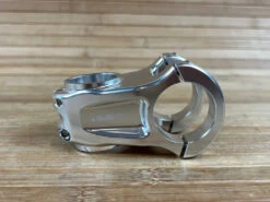 Burgtec MK3 Enduro Stem Vorbau Rhodium Silver 50mm / 35mm 13 Burgtec MK3 Enduro Stem Vorbau Rhodium Silver 50mm / 35mm -Reverse Verkäufe IMG 1477 67bbdf97 4a4d 491d 86f1 6c50376fe9a1