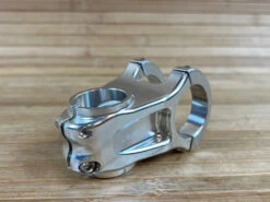 Burgtec MK3 Enduro Stem Vorbau Rhodium Silver 50mm / 35mm 12 Burgtec MK3 Enduro Stem Vorbau Rhodium Silver 50mm / 35mm -Reverse Verkäufe IMG 1478 24f99429 46ca 46aa 8a81 fe330580d353