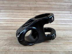 Burgtec MK3 Enduro Stem Vorbau Black 42,5mm / 35mm 16 Burgtec MK3 Enduro Stem Vorbau Black 42,5mm / 35mm -Reverse Verkäufe IMG 1497 26f5c54e c5b0 4729 b39d 8fcde7bf6376