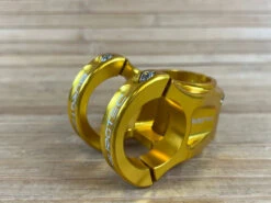 Burgtec MK3 Enduro Stem Vorbau Gold 35mm / 35mm 16 Burgtec MK3 Enduro Stem Vorbau Gold 35mm / 35mm -Reverse Verkäufe IMG 1508 0160ea9c 06c4 4988 a9f7 e7cc33937fc7