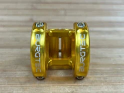 Burgtec MK3 Enduro Stem Vorbau Gold 35mm / 35mm 15 Burgtec MK3 Enduro Stem Vorbau Gold 35mm / 35mm -Reverse Verkäufe IMG 1509 0916a997 c548 4aa5 8c85 6a26bd7c113e