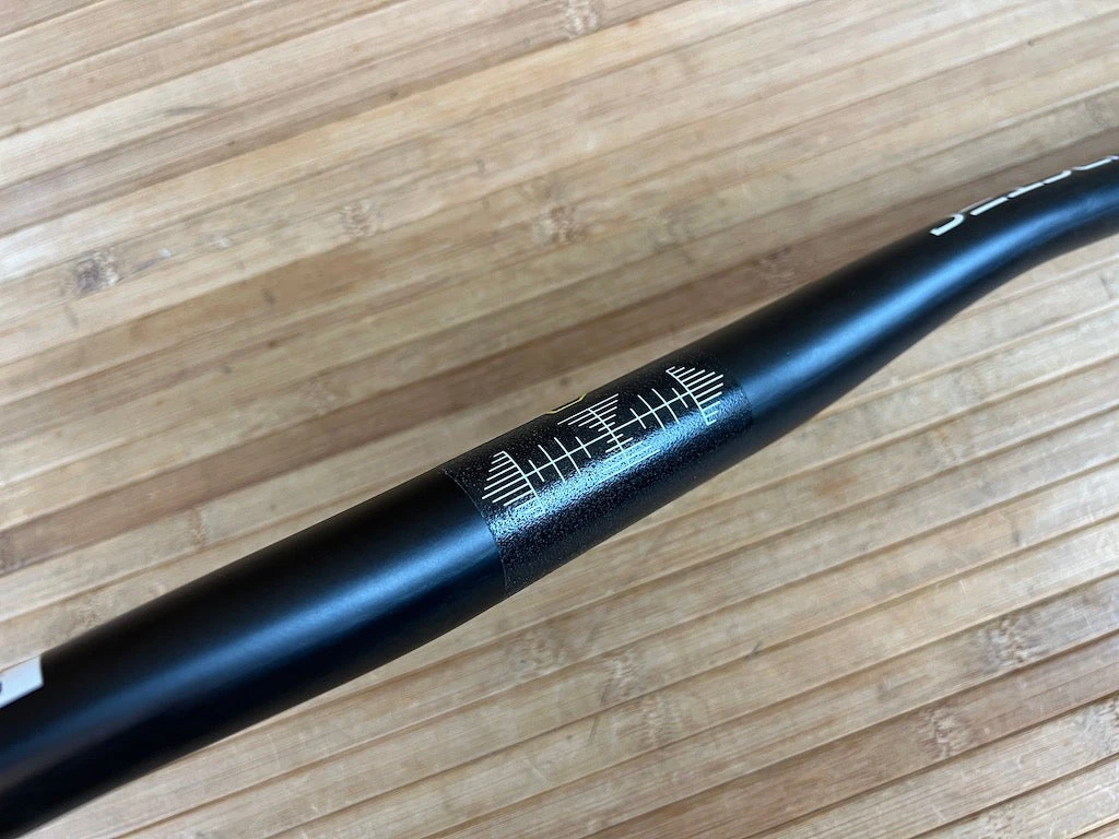 Burgtec Ride Wide Carbon Downhill Lenker 800 / 20 / 31,8mm 7 Burgtec Ride Wide Carbon Downhill Lenker 800 / 20 / 31,8mm – Bild 5