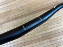 Burgtec Ride Wide Alu Downhill Lenker 800 / 30 / 31,8mm 13 Burgtec Ride Wide Alu Downhill Lenker 800 / 30 / 31,8mm -Reverse Verkäufe IMG 1678 e9193572 4c37 414d b850 3f970840f8e5