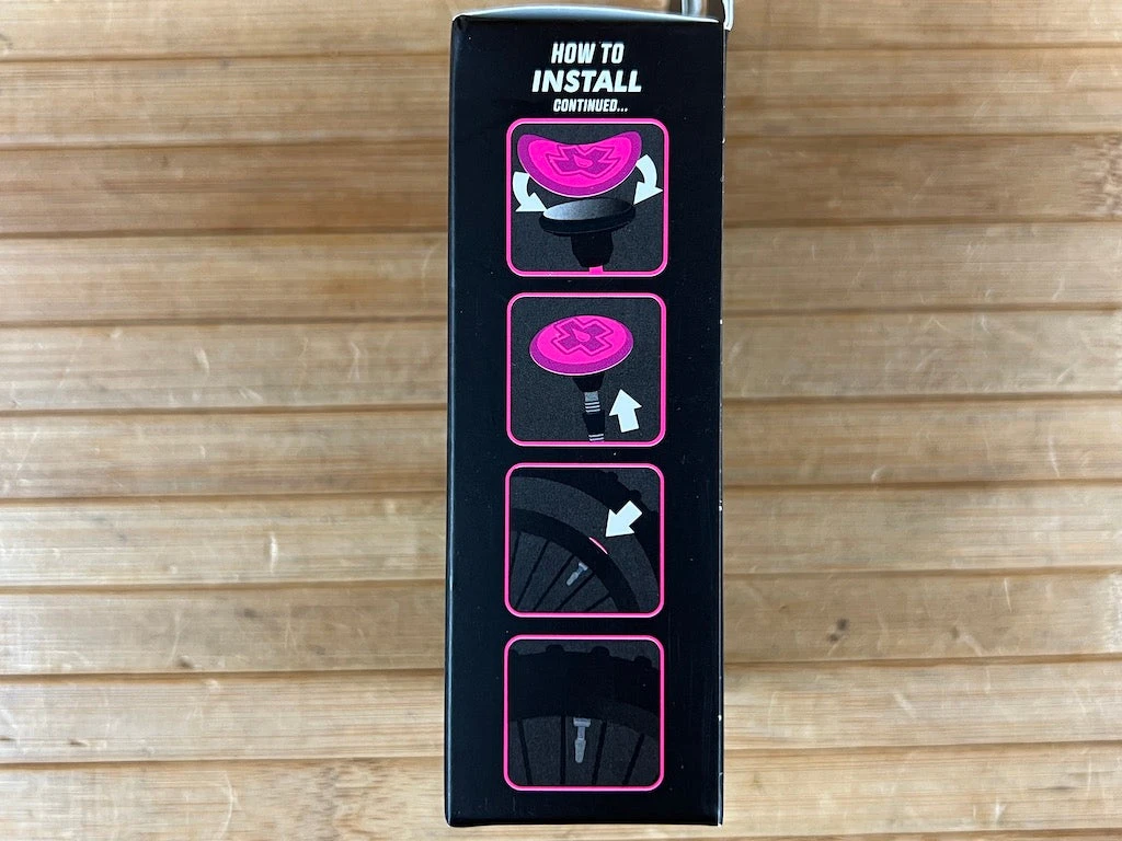 Muc-Off Muc Off Tubeless Tag Holder & 44mm Valve Kit Black 8 Muc-Off Muc Off Tubeless Tag Holder & 44mm Valve Kit Black – Bild 6