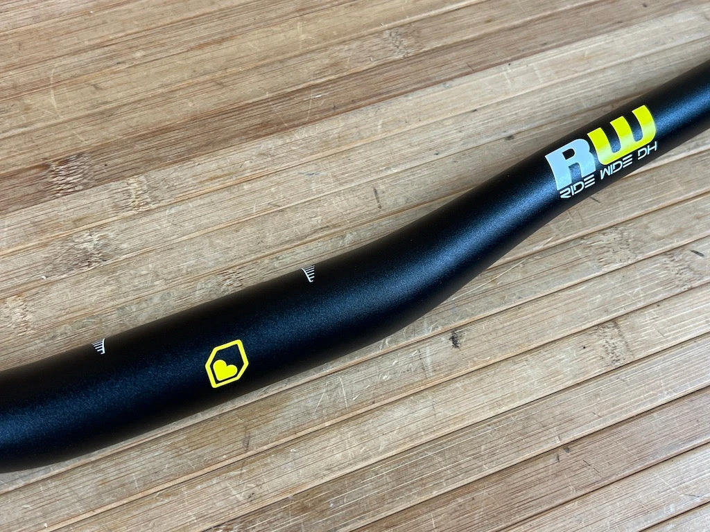 Burgtec Ride Wide Alu Downhill Lenker 800 / 15 / 31,8mm 5 Burgtec Ride Wide Alu Downhill Lenker 800 / 15 / 31,8mm – Bild 3