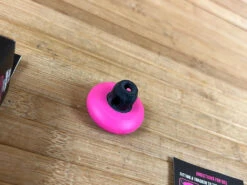 Muc-Off Muc Off Tubeless Tag Holder & 44mm Valve Kit Black 11 Muc-Off Muc Off Tubeless Tag Holder & 44mm Valve Kit Black -Reverse Verkäufe IMG 1685