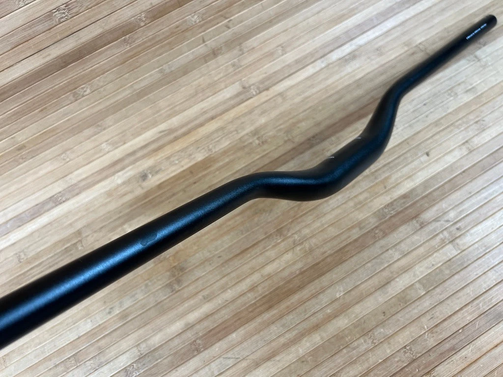 Burgtec Ride High Josh Bryceland Signature Alu Lenker 800 / 38 / 35 8 Burgtec Ride High Josh Bryceland Signature Alu Lenker 800 / 38 / 35 – Bild 6