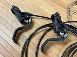 Magura MT5 PRO Scheibenbremsen Set Mit Discs 203 / 180 15 Magura MT5 PRO Scheibenbremsen Set Mit Discs 203 / 180 -Reverse Verkäufe IMG 1777 67c1357b 7868 4fa0 ba22 6b6cb5824176