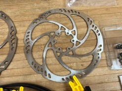 Magura MT5 PRO Scheibenbremsen Set Mit Discs 203 / 180 21 Magura MT5 PRO Scheibenbremsen Set Mit Discs 203 / 180 -Reverse Verkäufe IMG 1779 01d07153 9236 4ad5 8c47 d2f9cb67cb12