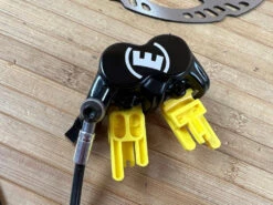 Magura MT5 PRO Scheibenbremsen Set Mit Discs 203 / 180 19 Magura MT5 PRO Scheibenbremsen Set Mit Discs 203 / 180 -Reverse Verkäufe IMG 1782 3966cd7d bdc3 4e24 8b57 154ad84d9208