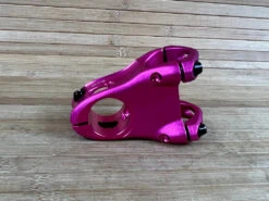 Spank Split Stem / Vorbau Pink 31,8mm / 48mm -Reverse Verkäufe IMG 1799 433ea945 ecaf 4bef aca7 812f0634fafc