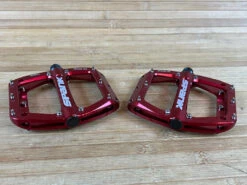 Spank Spoon 100 Pedale / Plattformpedale Rot -Reverse Verkäufe IMG 1806 a11afe78 2e5e 40c7 972b ffc0a4fc3683