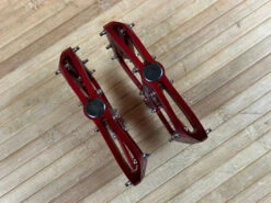 Spank Spoon 100 Pedale / Plattformpedale Rot -Reverse Verkäufe IMG 1807 1e853652 975e 49ae b7c9 14478a0d7192