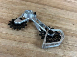 Fraezen Kaefig SRAM AXS / Mechanisch Silber 16 Fraezen Kaefig SRAM AXS / Mechanisch Silber -Reverse Verkäufe IMG 1808 c62ac004 0be6 48b7 b432 25b3545a39f0